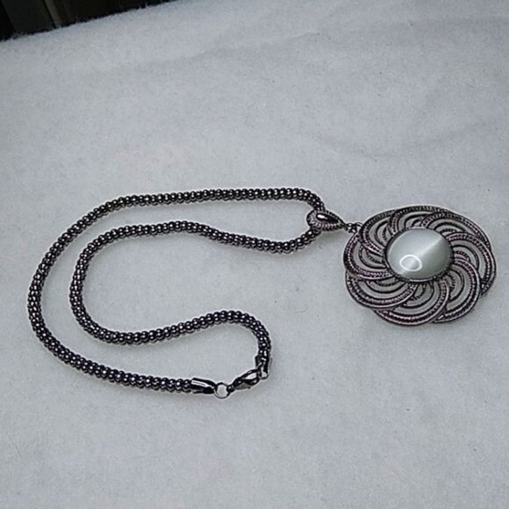 20" Silverstone necklace floral filigree pendant‎